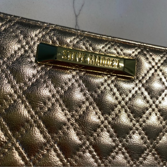 Steve Madden Gold Metallic Wallet - Picture 2 of 7